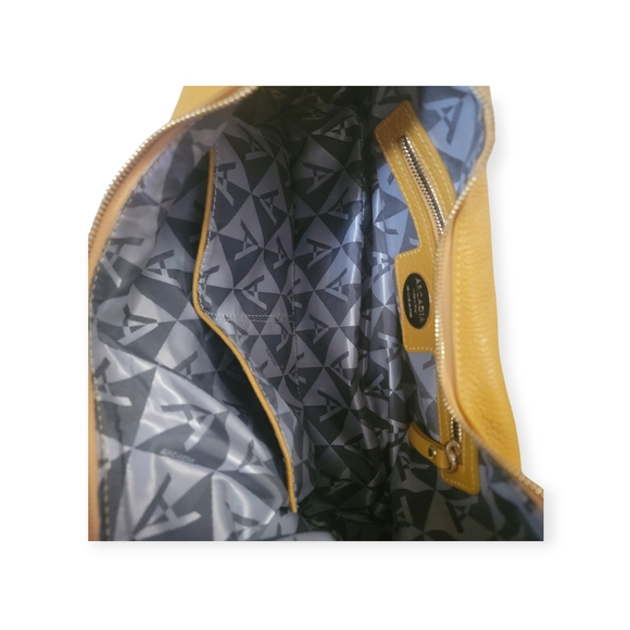 Arcadia Mustard Yellow Leather Hobo Bag - Picture 4 of 6